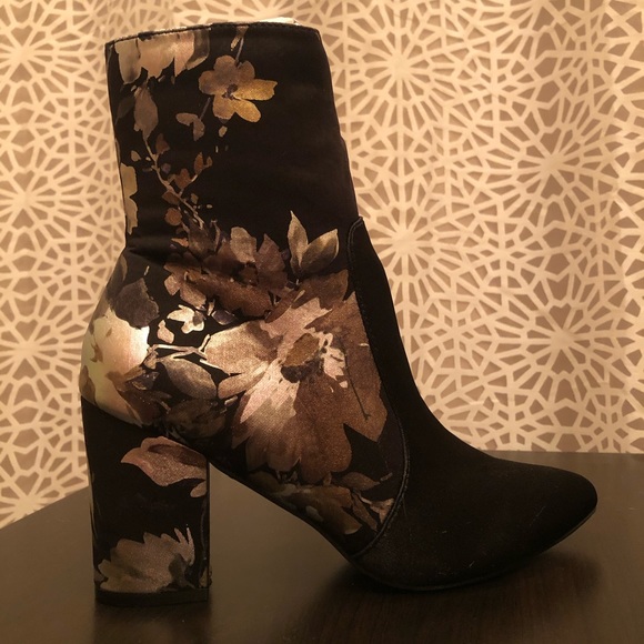 NWT Boutique Black Floral Print Metallic Booties - Picture 2 of 16